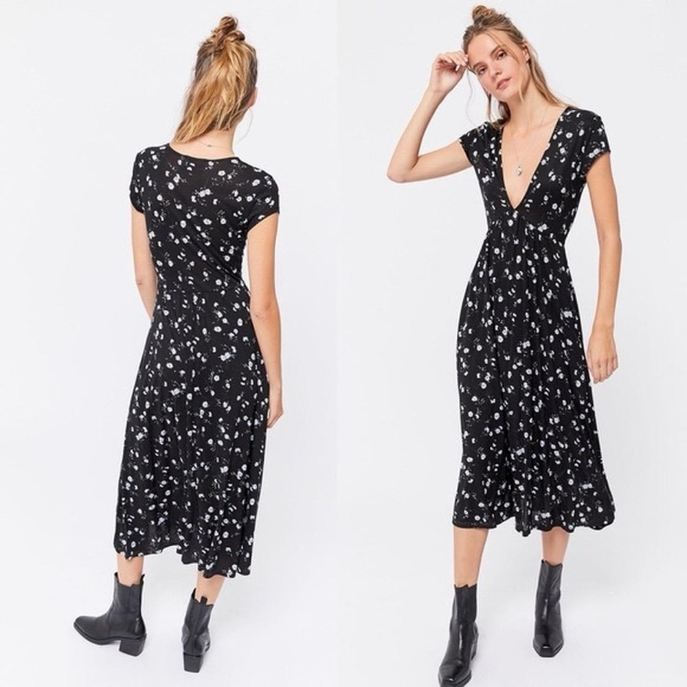 Urban Outfitters Ditzy Daisy print midi dress with pockets size M